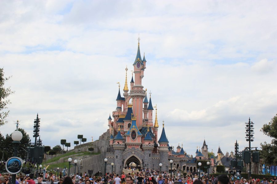 Location autocar Disneyland Paris pour groupes scolaires et entreprises - Menguy Burban transport Île-de-France
